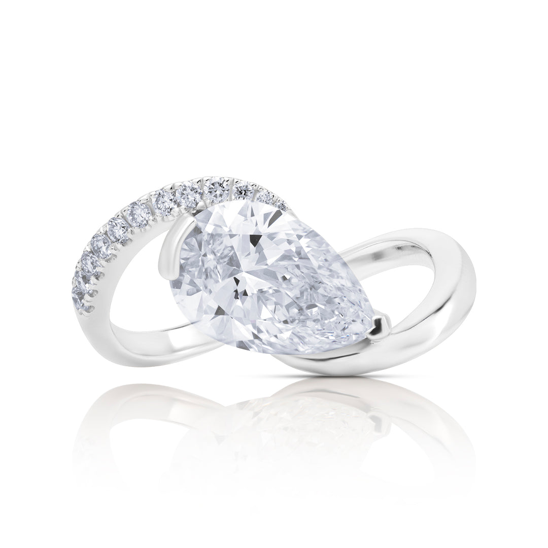 Special Lab Diamond Ring Pear with Pave