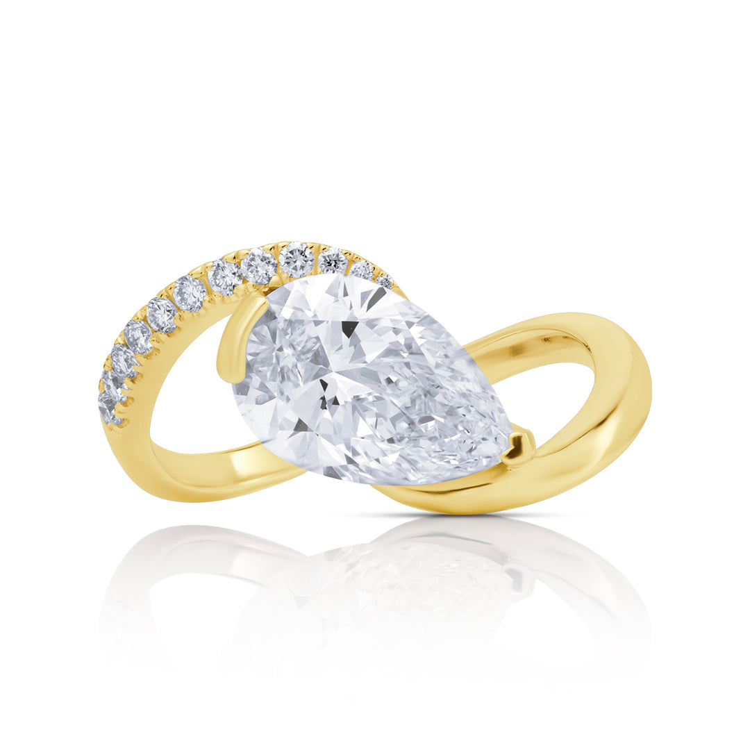 Special Lab Diamond Ring Pear with Pave