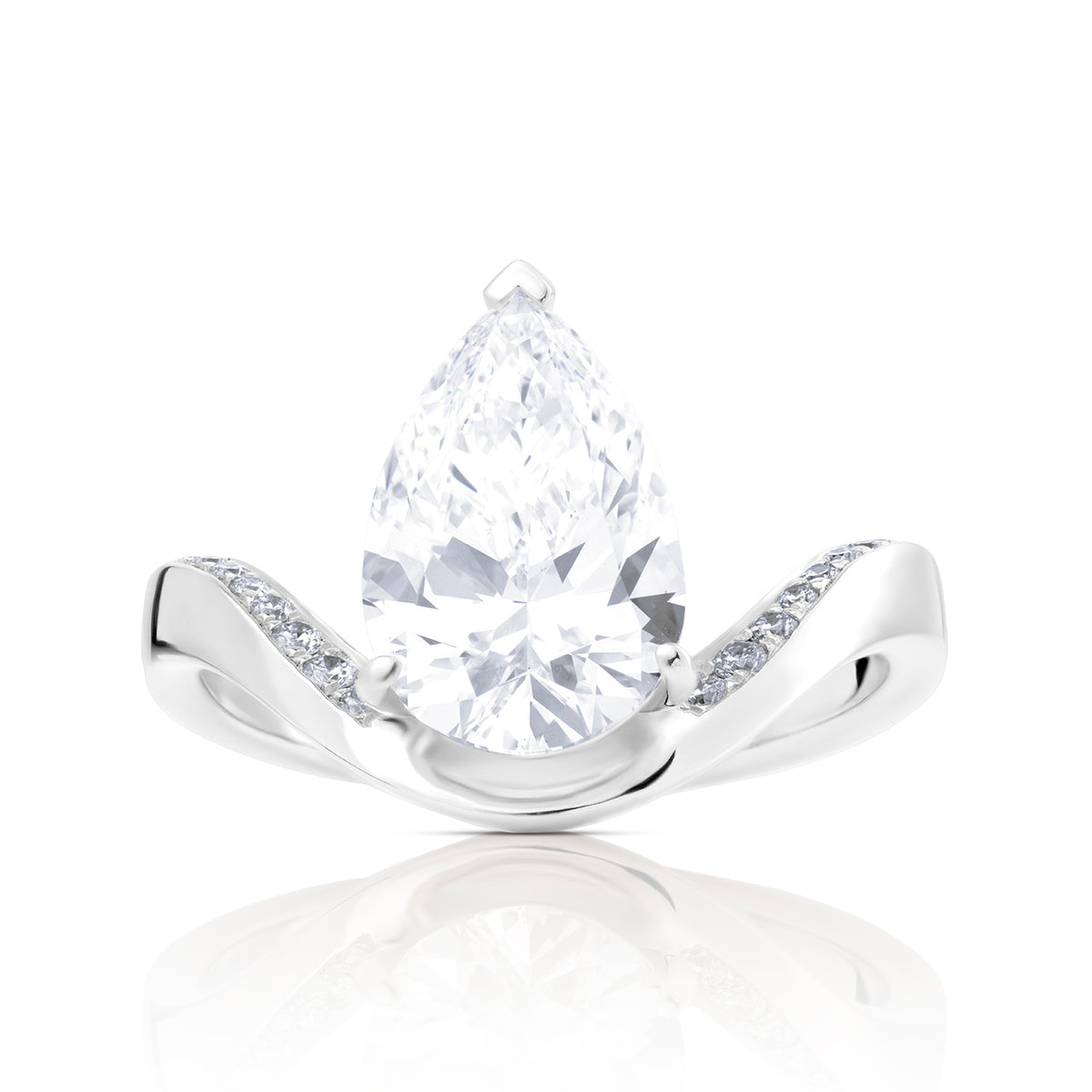 Special lab diamond ring pear with pave