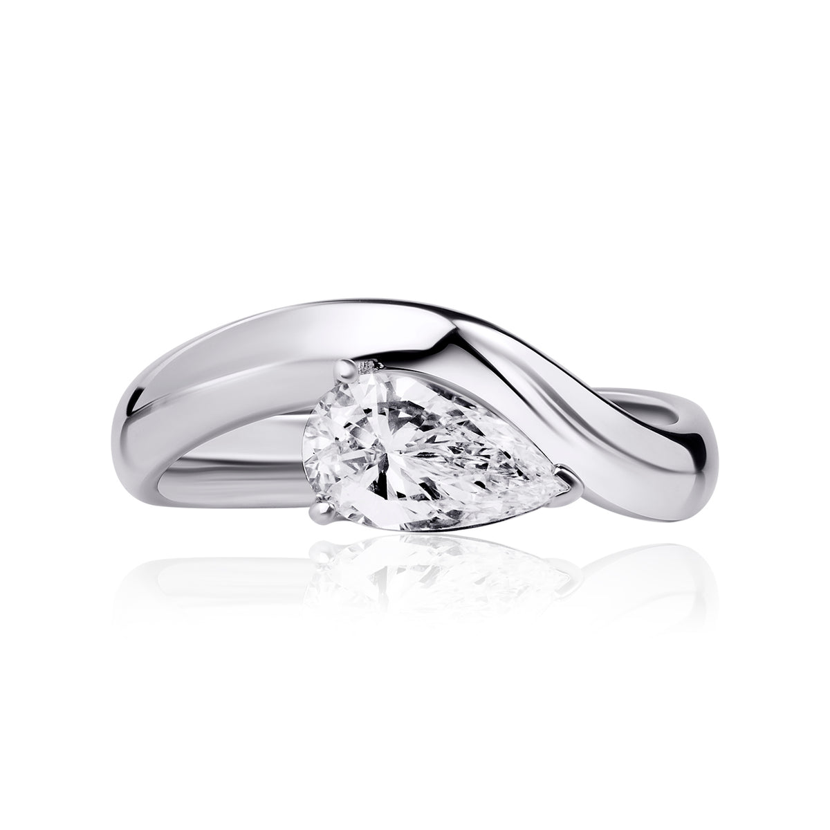 Pinky lab diamond ring pear