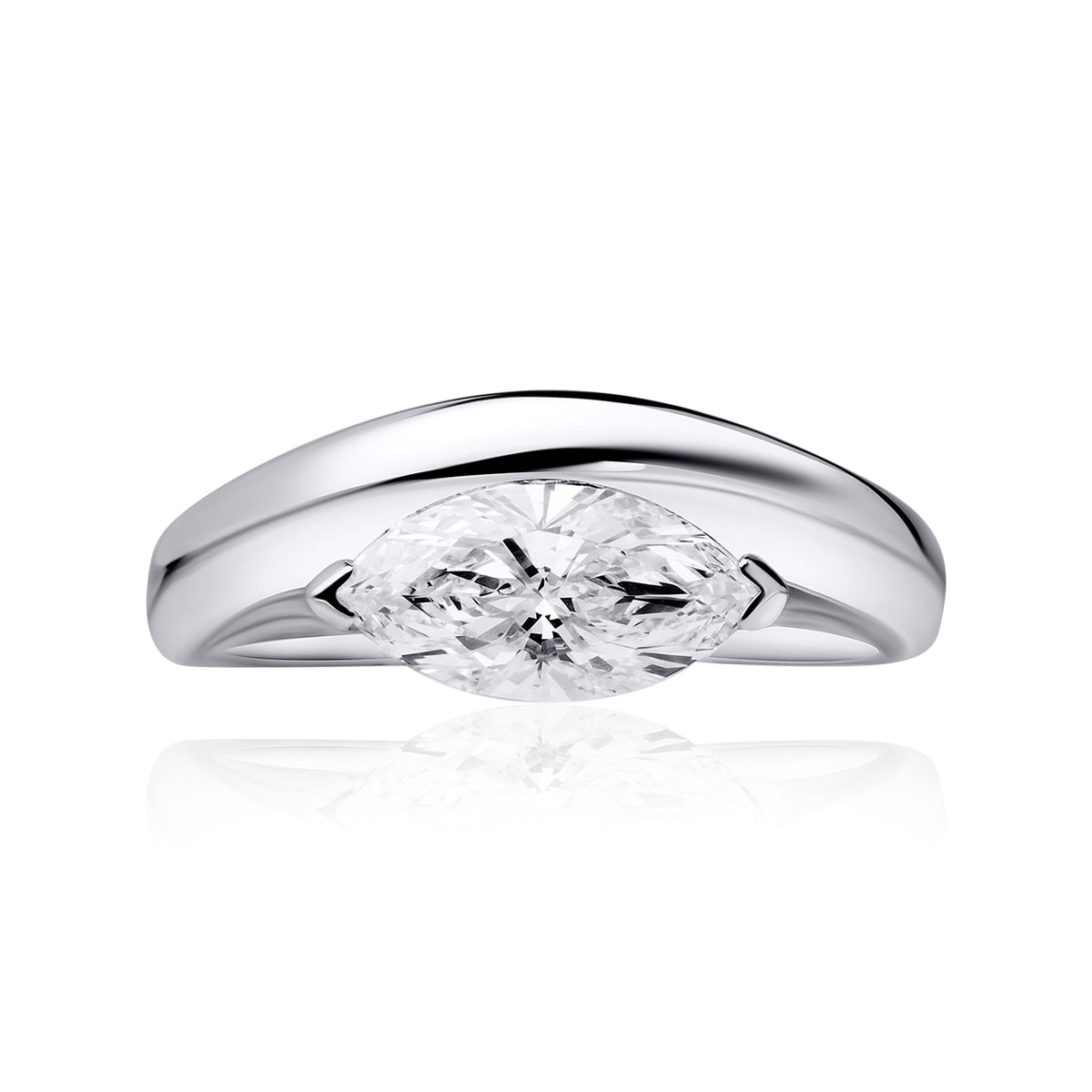 Pinky lab diamond ring marquise